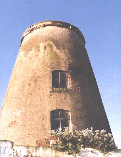 Overgebleven romp van Korenbeltmolen
